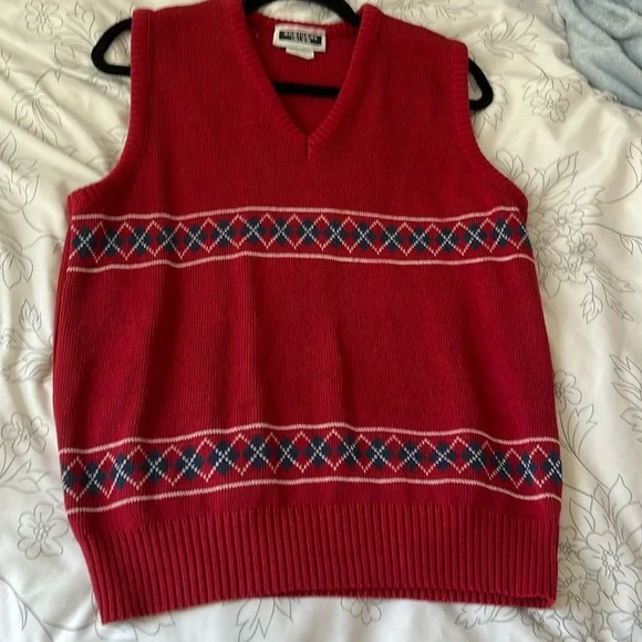 Red sweater vest - Picture 1 of 3